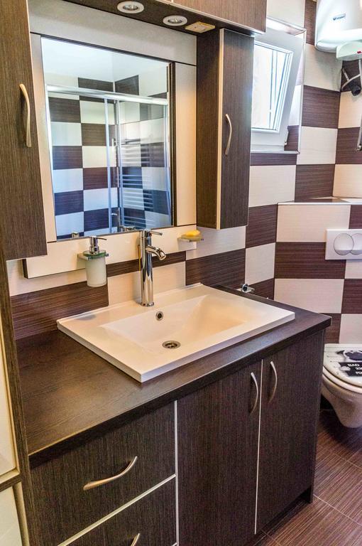 Apartments Mateo ビビニェ エクステリア 写真